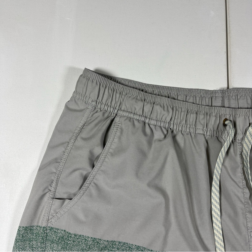 Vuori Kore Shorts Lined Drawstring Running Gym Stretch Gray Striped 8” Men’s XL - Picture 3 of 13